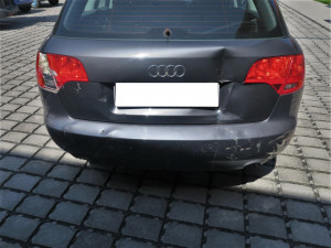 Auto vyvázlo z kolize s překážkami ještě docela dobře