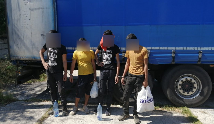 Čtveřice zadržených cizinců se tentokrát do Německa nedostala