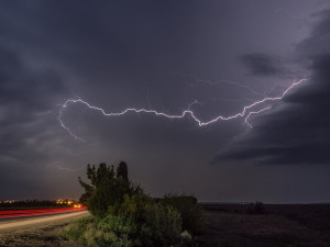 Meteorologové opět varují před bouřkami, přijít mají v pondělí