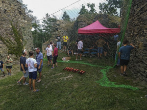 Drony létaly přímo v prostorách zříceniny hradu Buben