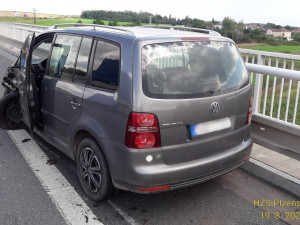 Provoz na obchvatu Třemošné ochromila hromadná nehoda