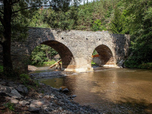Historický most v Rabštejně nad Střelou prošel rekonstrukcí za 24 milionů, vrátí se na něj auta