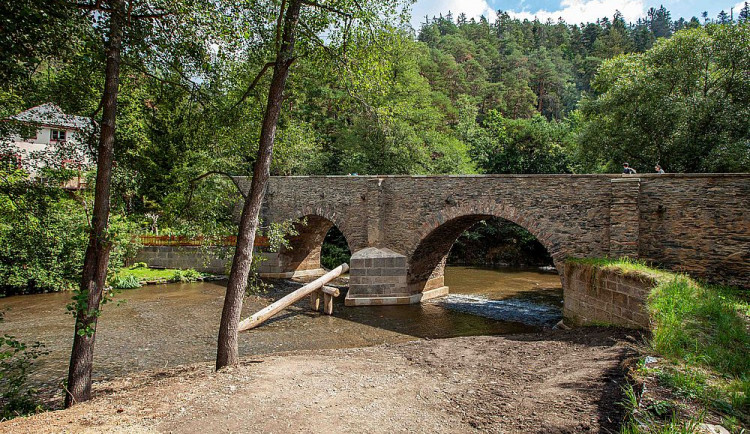 Historický most v Rabštejně nad Střelou prošel rekonstrukcí za 24 milionů, vrátí se na něj auta
