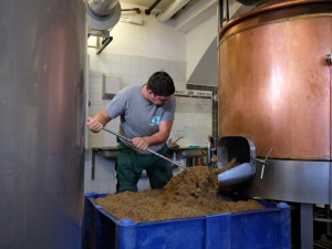 Když je zle, musí se člověk více snažit a ne lomit rukama, říká ředitel pivovaru Permon Michal Sás