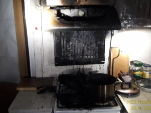 Tři jednotky hasičů vyjížděly k požáru bytu, šlo o spálené jídlo