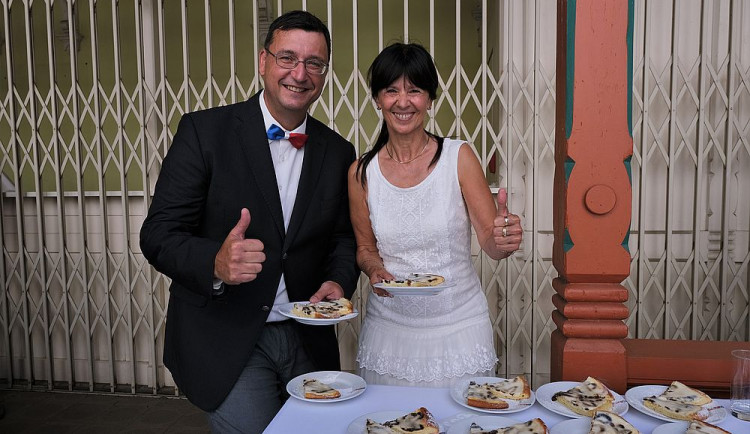 Tuto jsou pravé koláče, říká Ilona Mauritzová a Richard Pikner, hlavní tváře koalice ODS s podporou TOP 09 a nezávislých starostů