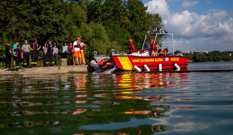 FOTO: Hasiče, policisty a vodní záchrannou službu prověřila na Rozkoši cvičná záchranná akce