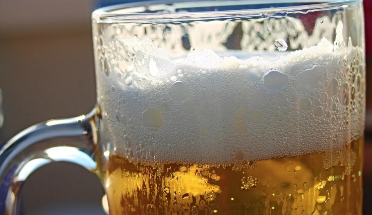 Více než polovina prodejců v Krkonoších prodala alkohol mladistvému