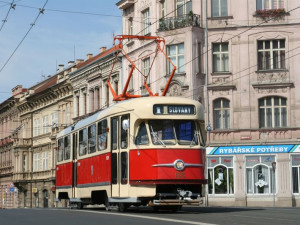 Před 40 lety vyjela poprvé tramvaj na největší plzeňské sídliště, dnes proto potkáte i historické vozy
