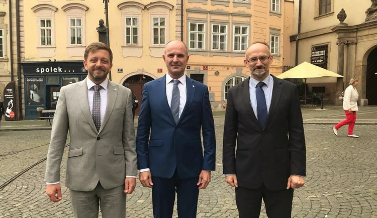 Josef Bernard se šéfem STAN Vítem Rakušanem a krajským předsedou Pavlem Čížkem