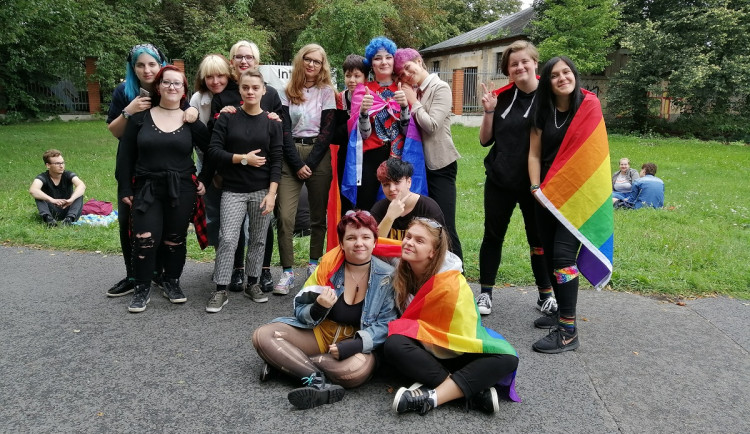 Duhový piknik podpořil LGBT komunitu v homofobním Polsku
