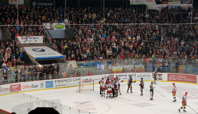 Ministerstvo zdravotnictví zmírnilo pravidla pro hromadné akce