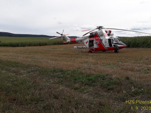 Na místo přiletěl i vrtulník letecké záchranné služby