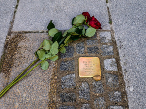 Kameny zmizelých připomínají 24 obětí holocaustu