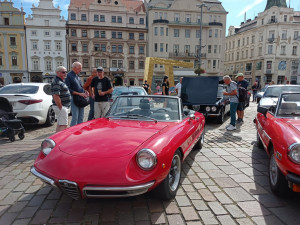 Nablýskané italské vozy obsadily náměstí v Republiky v Plzni, přijelo jich 198