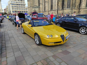 Nablýskané italské vozy obsadily náměstí v Republiky v Plzni, přijelo jich 170