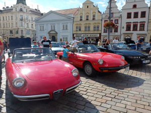 Nablýskané italské vozy obsadily náměstí v Republiky v Plzni, přijelo jich 170