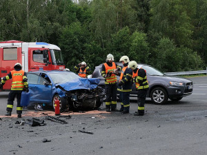Při střetu dvou osobních vozidel zahynul na křižovatce u ovce Seč jeden muž