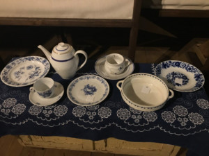 Vyhozené věci dostaly šanci na druhý život, vznikla unikátní výstava a sbírka pro zvířátka