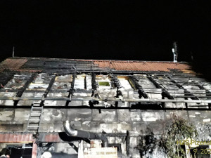 Ranní požár na severním  zničil pergolu s udírnou a poškodil i rodinný dům