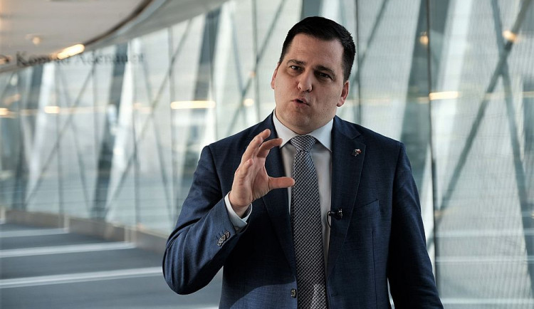 Český europoslanec bojuje v Bruselu proto zákazu prodeje léčebných přípravků z technického konopí