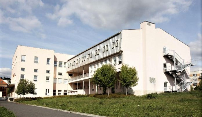 Sušickou nemocnici velmi dobře znají i diváci seriálu Policie Modrava, kde se několikrát objevila.  