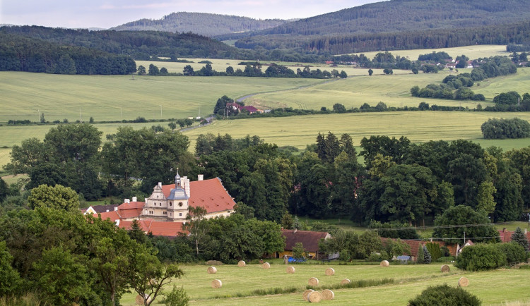 Zámek Červené Poříčí
