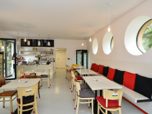 Nadšencům se podařilo přeměnit zdevastovanou kuželkárnu v Centrum cyklistiky