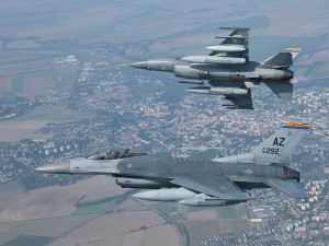 Americké stíhačky budou součástí formace