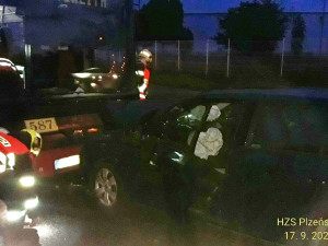 Čelní střet autobusu a osobního automobilu v Plzni