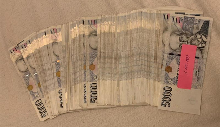 Královéhradecká KOBRA znovu zasáhla. Odhalila krácení daní za více jak 35 milionů korun