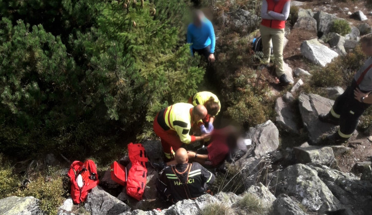 Na místě zasahují hasiči i záchranáři z Česka