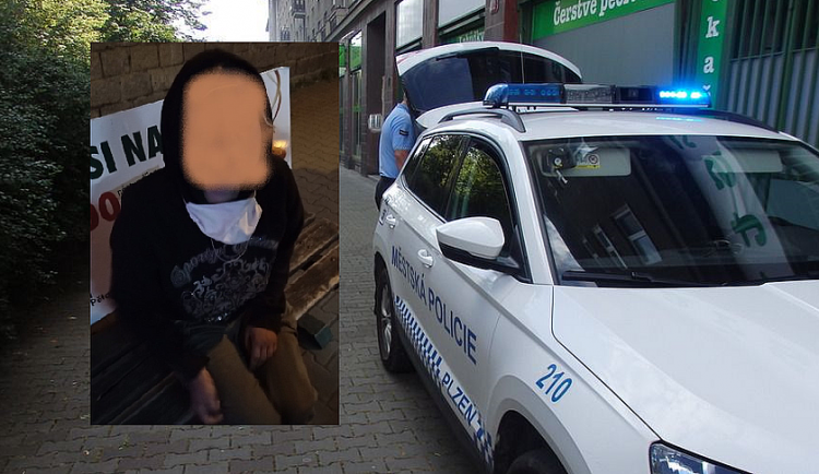 S ženou na snímku už mají strážníci špatné zkušenosti