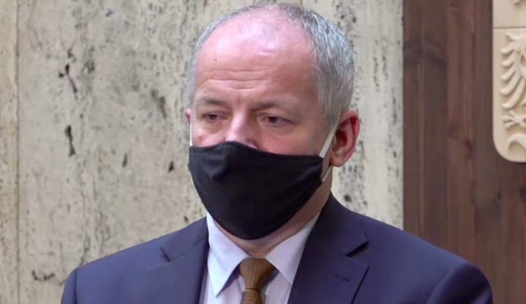 size4-16008601401192-2-hospody-do-desiti-vecer-a-dalsi-omezeni-sportovnich-akci-prymula-potvrdil-dalsi-opatreni