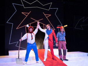 DJKT uvede v premiéře kontroverzní hru Dortel, inspirací se stal i frontmen skupiny Ortel