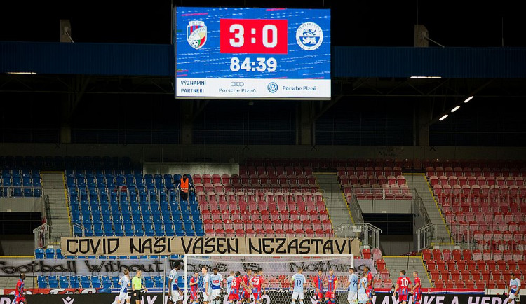 Na fotbal může v Plzni už jen 2000 diváků, přednost dostanou permanentkáři
