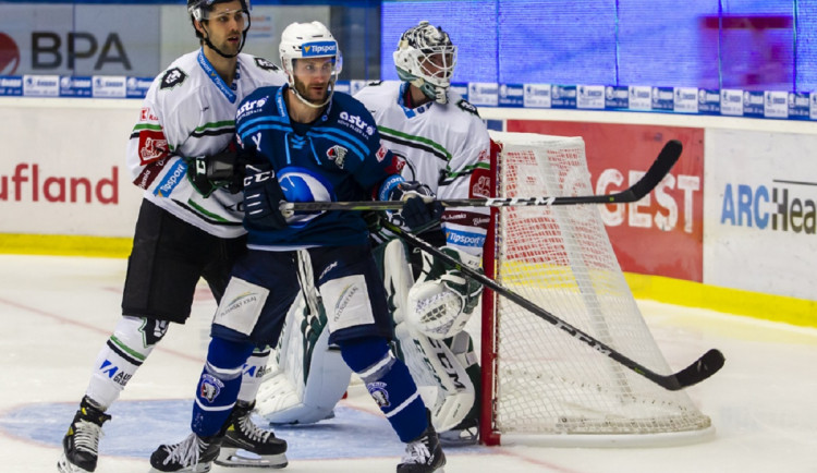 S Petrem Strakou rádi útočíme, pochvaluje si poslední zápas Jan Eberle