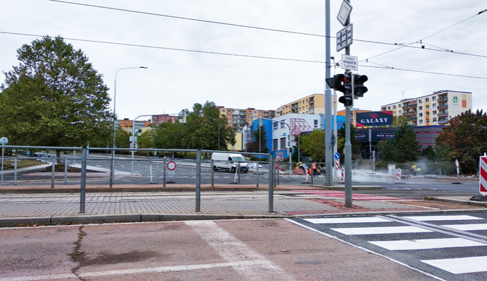 Opravená Studentská ulice těsně před obnovením provozu