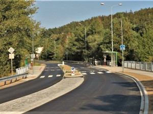 Rizikové autobusové zastávky v Radčicích a Radobyčicích Plzeň opravila za sedm milionů