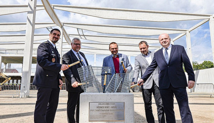 Slavnostní poklepání na základní kámen