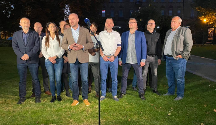 STAN a PIráti ještě dnes večer oznámili spolupráci