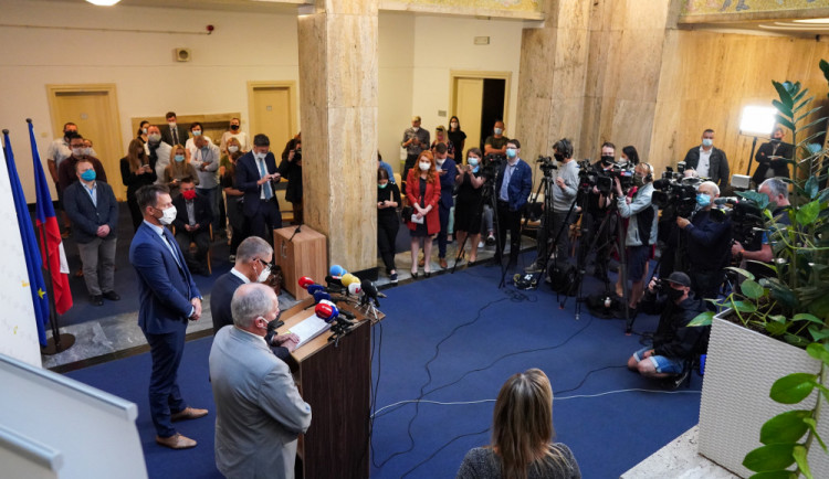 size4-16021669617975-2-vlada-opet-pritvrdila-hospody-budou-zavirat-v-osm-vecer-zastavi-se-kulturni-akce-a-sport