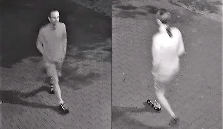 Po tomto muži pátrá policie v souvislosti s případem onanování na veřejnosti