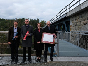 Železniční most v Pňovanech a zavěšená lávka pro pěší i cyklisty má Cenu Patria Nostra