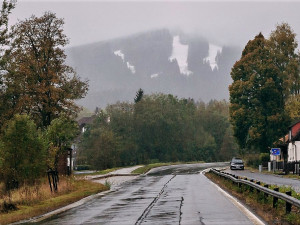 Šumavu dnes opět zasypal sníh, padal ovšem jen ve výškách nad 900 metrů