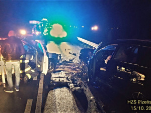 Střet dvou vozidel mezi Dehtínem a Kokšínem