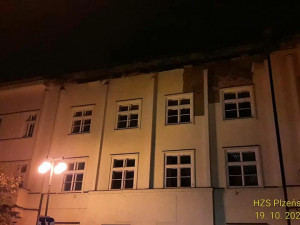 Římsa se utrhla z tohoto domu