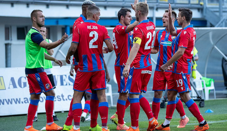 Viktoriáni nemohou hrát, zapojili se proto do výuky žáků základních škol