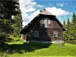 Tato bývalá šumavská hájovna přežila vichřici před 150 lety