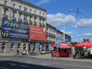 S vizuálním smogem chce město Plzeň zatočit pomocí nových manuálů reklamy